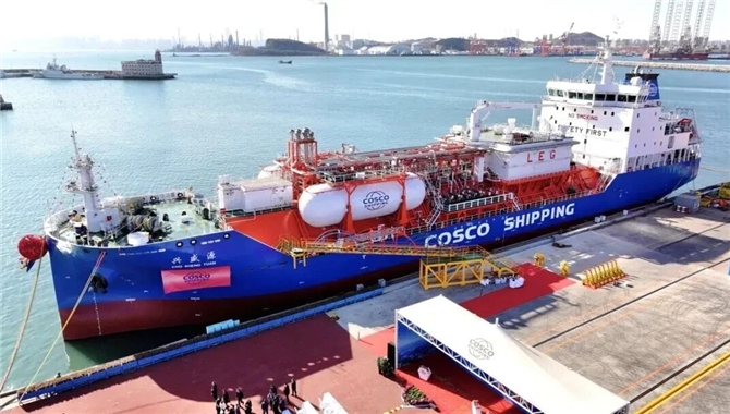 中远海运首艘乙烯运输船“兴盛源”正式