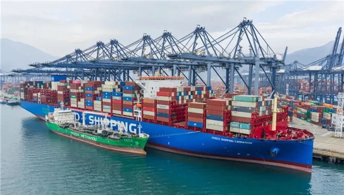 深圳港首次完成绿色甲醇加注