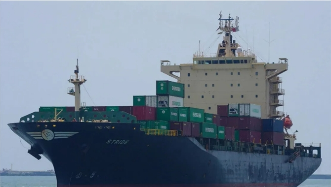 集装箱船机舱突发大火，致2人死亡1人重