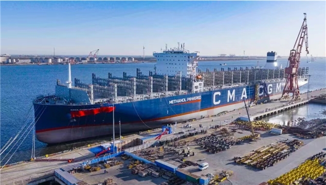 达飞最新甲醇燃料船交付，自有船突破