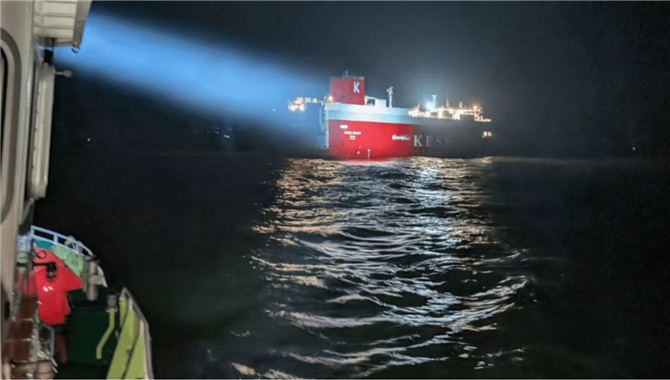 突发！1600车汽车船机舱失火