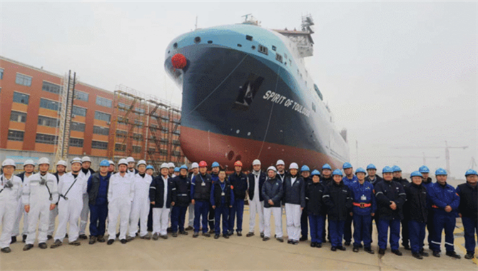 专门运飞机的船舶！下水了！