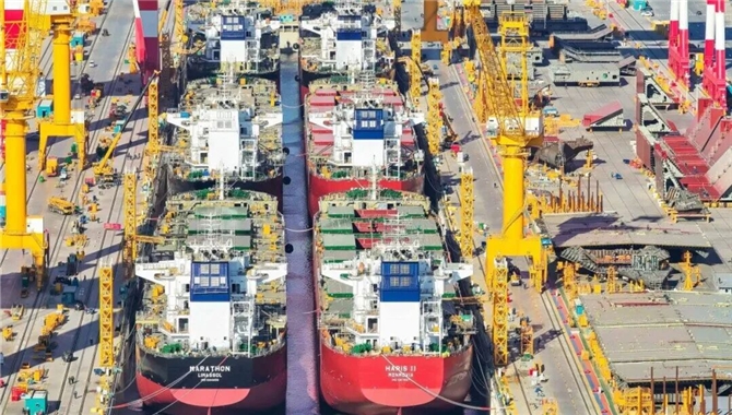 节后复工前两天再签5艘新船！恒