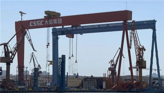 12艘9200TEU集装箱船大单生效，人民