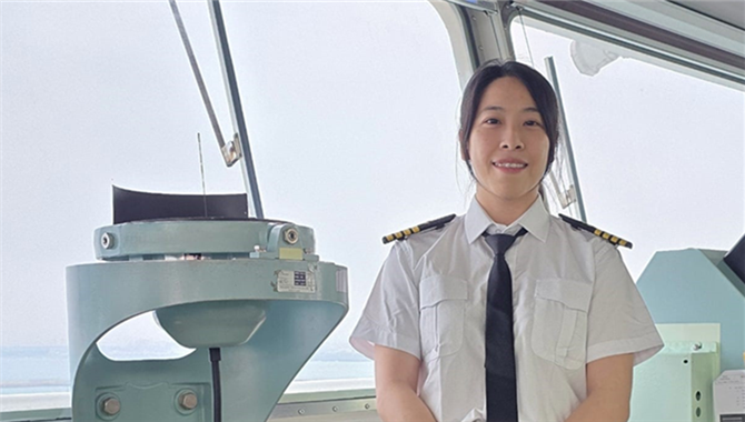 NYK迎来首位LNG女船长，来自中国