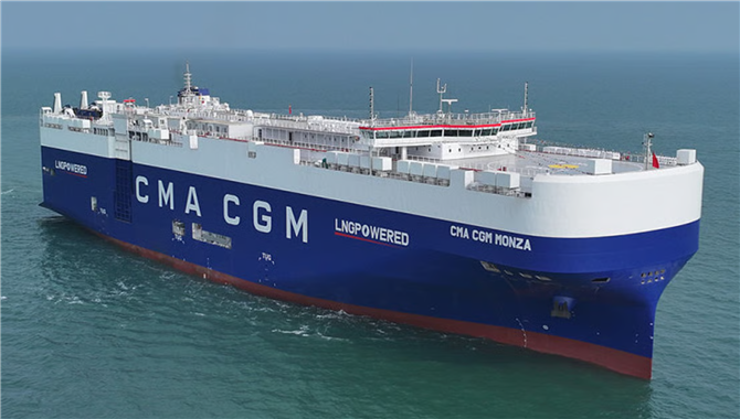 突发！7000CEU汽车船撞上码头，6米裂口，